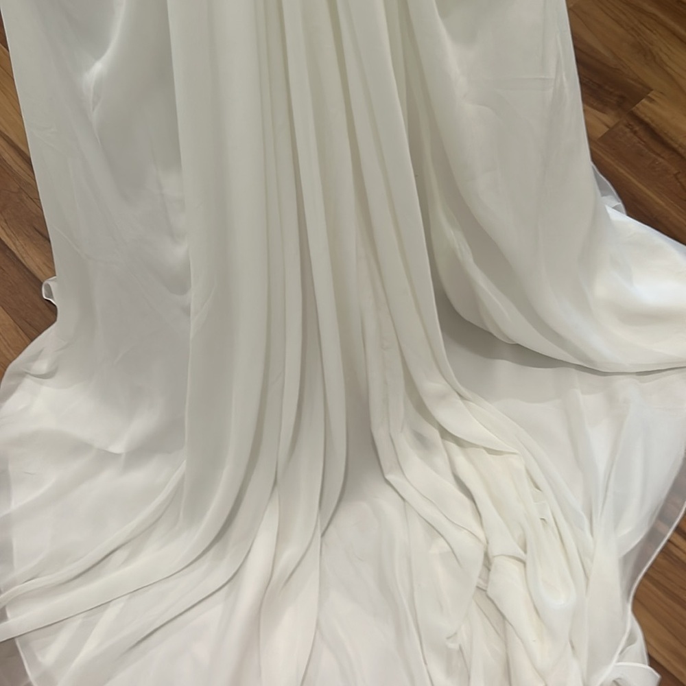 David’s Bridal - Brand New Wedding Gown - Size 6 CG - Picture 10 of 11